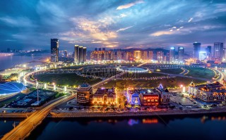 大连哪块有足球地标的建筑，大连哪块有足球地标的建筑物
