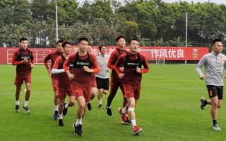 三岁半可以学足球么吗，三岁半可以学足球么吗女孩